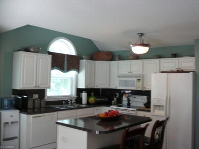 625 Dynasty Dr, Asheboro, NC 27205 - photo 3