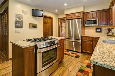 6475_Meadowbrook_Cir-21