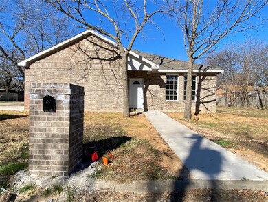 701 Robbins St, Cleburne, TX 76031 - photo 2