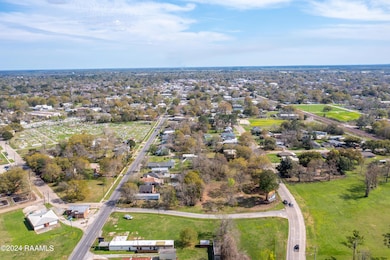 1030 W Saint Peter St, New Iberia, LA 70560 - photo 3