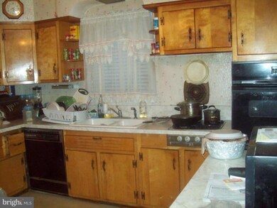 2809 West Ave, District Heights, MD 20747 - photo 2