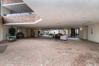 404 Paradise Rd unit 1T, Swampscott, MA 01907 - photo 3