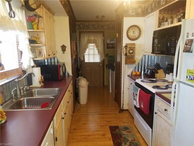 1121 Brookdale Dr, Asheboro, NC 27205 - photo 6