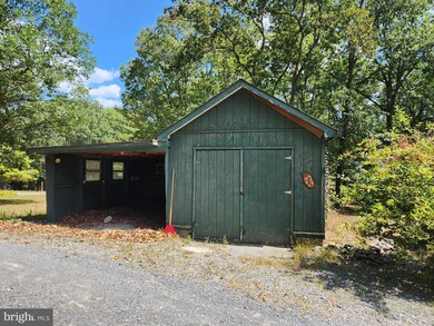 228 Greenbriar Ln, Berkeley Springs, WV 25411 - photo 2