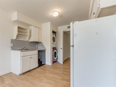 1813 E Lindsey St unit 4, Norman, OK 73071 - photo 7
