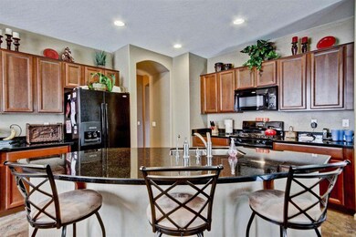 Lovebird - Kitchen 1