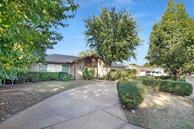 316 Brookview Dr, Hurst, TX 76054 - photo 4