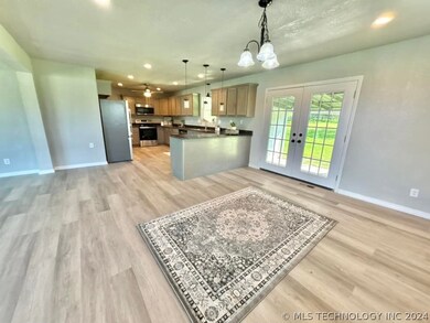 Dining/Kitchen Area