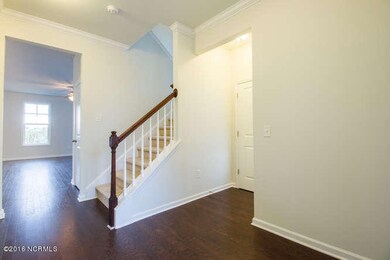 511 Steele Loop Drive-small-003-13-Foyer