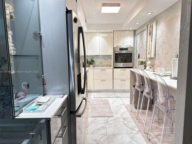 Aquasol unit 14M, Miami Beach, FL 33141 - photo 5