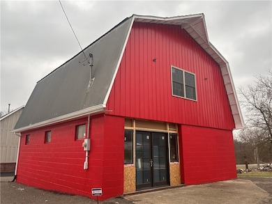 11 Clyde St, Ellwood City, PA 16117 - photo 2