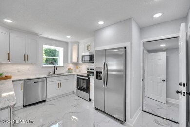 6706 Flopsy Ln, Jacksonville, FL 32210 - photo 6