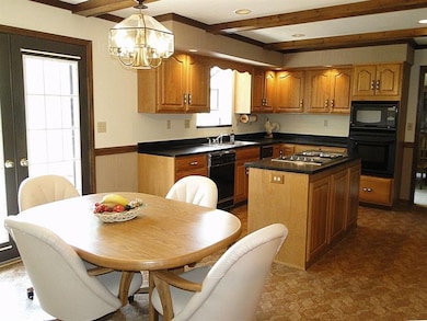 Eat-in Kitchen