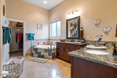 26-Master Bathroom_ETL5963