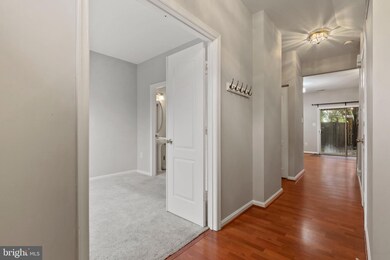 13125 Park Crescent Cir, Herndon, VA 20171 - photo 4