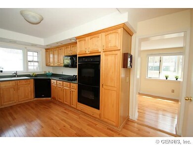 Kitchen Large, updated Kitchen with new appliances
