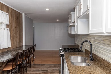 68 Birch St unit 4, Carpentersville, IL 60110 - photo 4