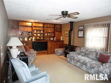 1819 W Kimberly Rd, Davenport, IA 52806 - photo 2