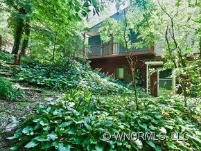 side of house w/lush landscapi