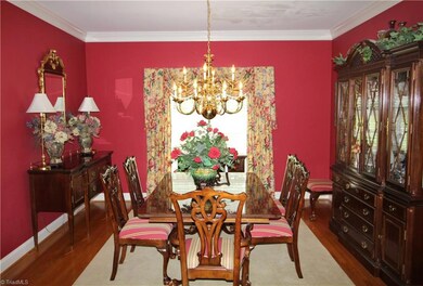 5201 Woodberry Forest Rd, Greensboro, NC 27406 - photo 4