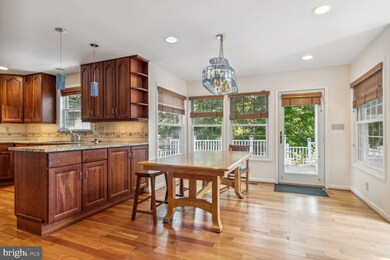 11041 Snowshoe Ln, Rockville, MD 20852 - photo 2