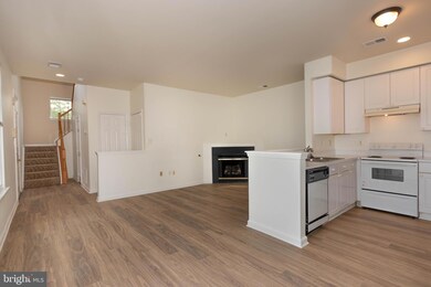 12902 Titania Way, Woodbridge, VA 22192 - photo 7