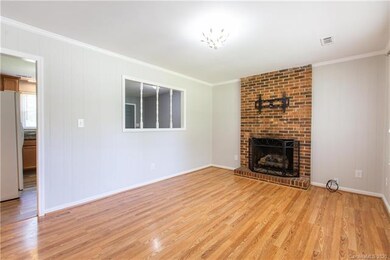 Airy livingroom with large fireplace