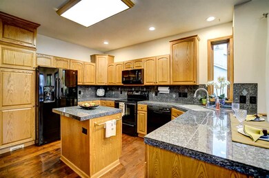 1204 Dolan Dr, Sun Prairie, WI 53590 - photo 4