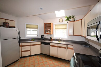 166 Hayes Ave, South Burlington, VT 05403 - photo 5