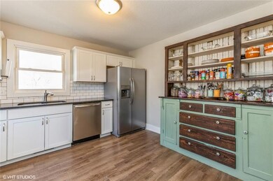 4419 SE 6th St, Des Moines, IA 50315 - photo 4