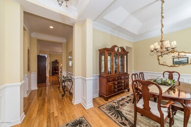 6 - Dining Room Foyer