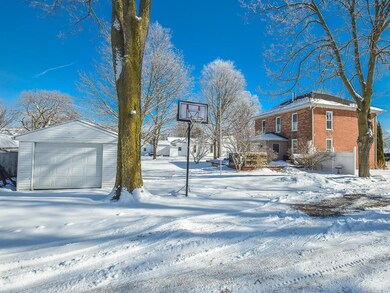 401 N Center St-79