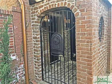 23 W Gordon St unit GARDEN, Savannah, GA 31401 - photo 2