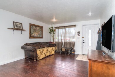 Evergreen Ave SW 2522 (2 of 25)