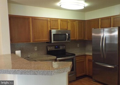 Quaker Hill Community unit 416, Alexandria, VA 22314 - photo 3