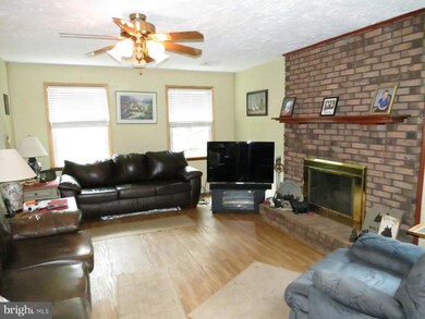 625 Dellinger Rd, Mount Wolf, PA 17347 - photo 3