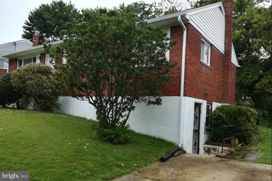 410 Saint Margarets Dr, Capitol Heights, MD 20743 - photo 2