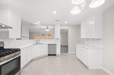 10118 Fallmont Cir, Houston, TX 77086 - photo 6