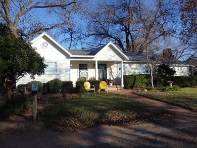 1406 Cross St, Fredericksburg, TX 78624 - photo 3