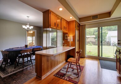 136 S Westlawn Ave, Aurora, IL 60506 - photo 6