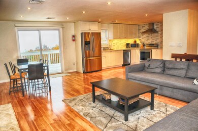 LR-DR-Kitch 402 Scenic Dr