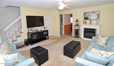 Relaxing living room w/ flat screen TV