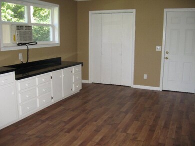 Eat-in kitchen