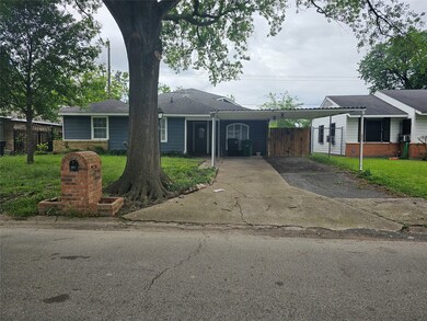 10911 Royal Pine Dr, Houston, TX 77093 - photo 2