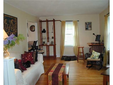 Living Room. Living room has been freshly painted 