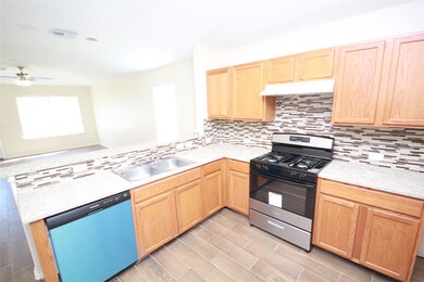 6506 Hampden Point Ct, Houston, TX 77040 - photo 5