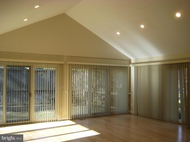 8022 Cypress Grove Ln, Cabin John, MD 20818 - photo 7