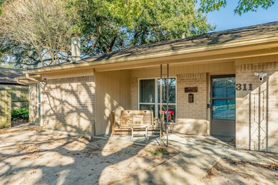 311 Sycamore St, Alvin, TX 77511 - photo 3