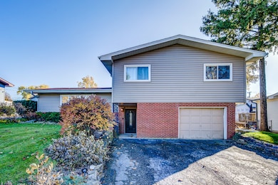 571 Hitchcock Ave, Lisle, IL 60532 - photo 2