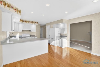 26336 E Wexford Dr, Perrysburg, OH 43551 - photo 3